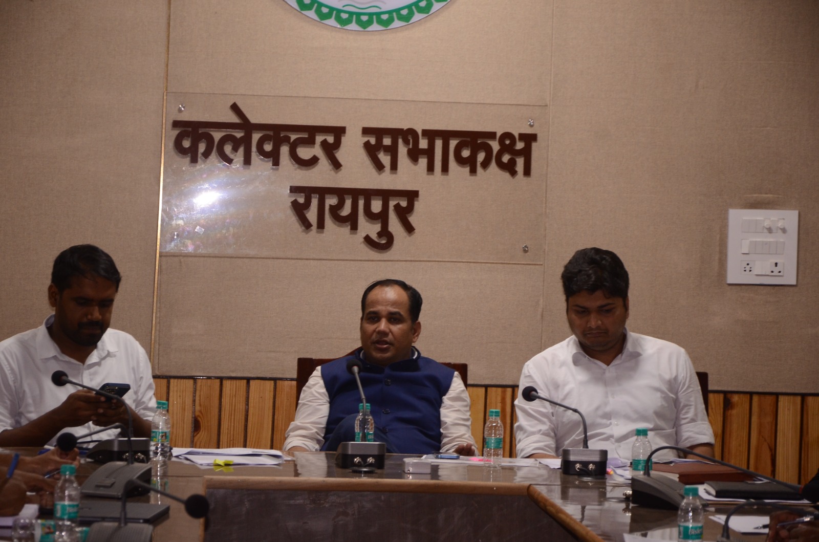 कलेक्टोरेट स्थित रेडक्रास सभाकक्ष में एक महत्वपूर्ण बैठक का आयोजन कलेक्टोरेट स्थित रेडक्रास सभाकक्ष में एक महत्वपूर्ण बैठक का आयोजन