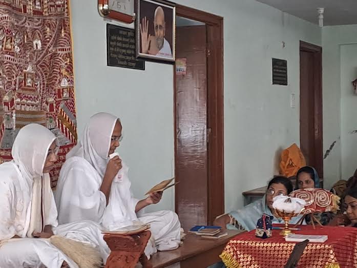 पर्यूषण पर्व के दौरान रूपचांद आराधना भवन में प्रतिदिन हो रहा है कल्पसूत्र का वाचन पर्यूषण पर्व के दौरान रूपचांद आराधना भवन में प्रतिदिन हो रहा है कल्पसूत्र का वाचन