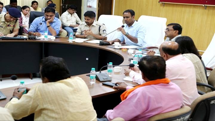 धार्मिक त्यौहारों को सद्भाव एवं भाईचारे के साथ मनाएं: कलेक्टर संदीप जी आर धार्मिक त्यौहारों को सद्भाव एवं भाईचारे के साथ मनाएं: कलेक्टर संदीप जी आर