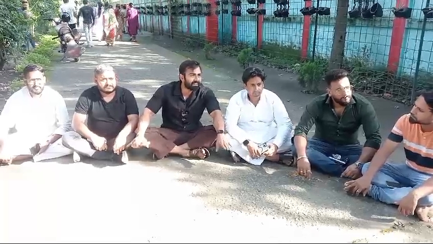 पार्क में हुए विवाद को लेकर थाने में दिया आवेदन पार्क में हुए विवाद को लेकर थाने में दिया आवेदन