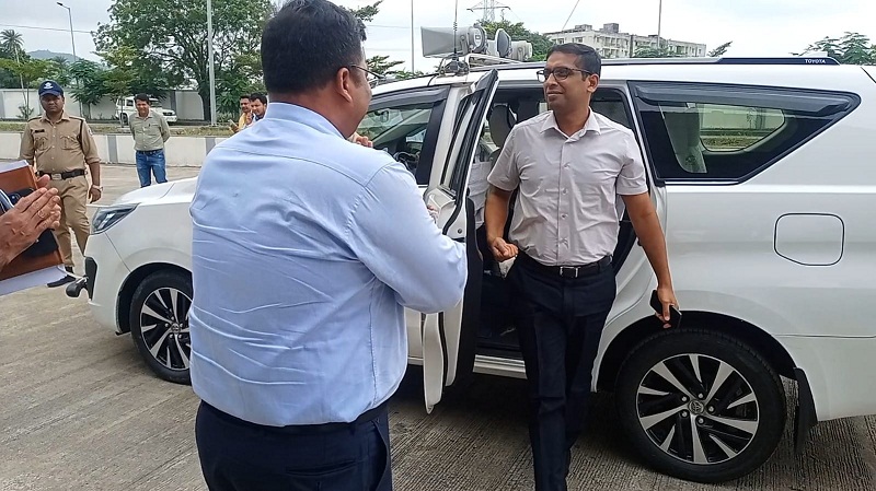 इंदौरः कलेक्टर ने अधिकारियों के दल के साथ नायता मुंडला बस स्टैण्ड का निरीक्षण किया इंदौरः कलेक्टर ने अधिकारियों के दल के साथ नायता मुंडला बस स्टैण्ड का निरीक्षण किया