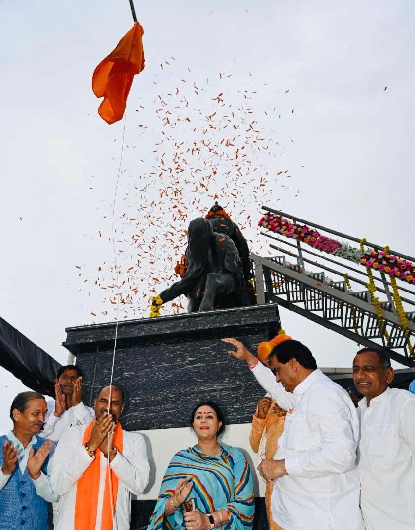 चितौड़गढ़ जिले के कनेरा में महाराणा प्रताप की प्रतिमा का अनावरण करते डिप्टी सीएम व अन्य। चितौड़गढ़ जिले के कनेरा में महाराणा प्रताप की प्रतिमा का अनावरण करते डिप्टी सीएम व अन्य।
