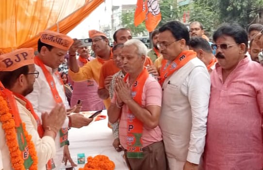 देश की माटी से प्यार करने वाला हर व्यक्ति भाजपा से चाहता है जुड़ना : सुरेश पासी देश की माटी से प्यार करने वाला हर व्यक्ति भाजपा से चाहता है जुड़ना : सुरेश पासी