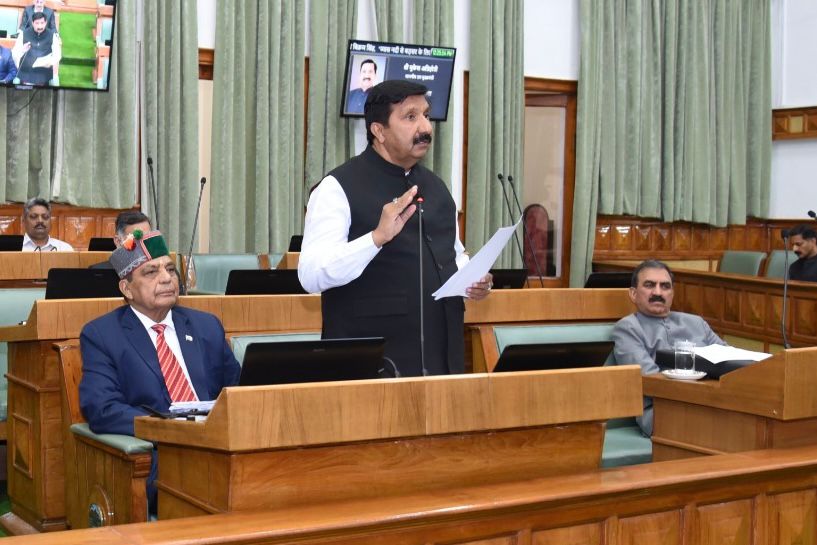 उपमुख्यमंत्री मुकेश अग्निहोत्री सदन में बोलते हुए