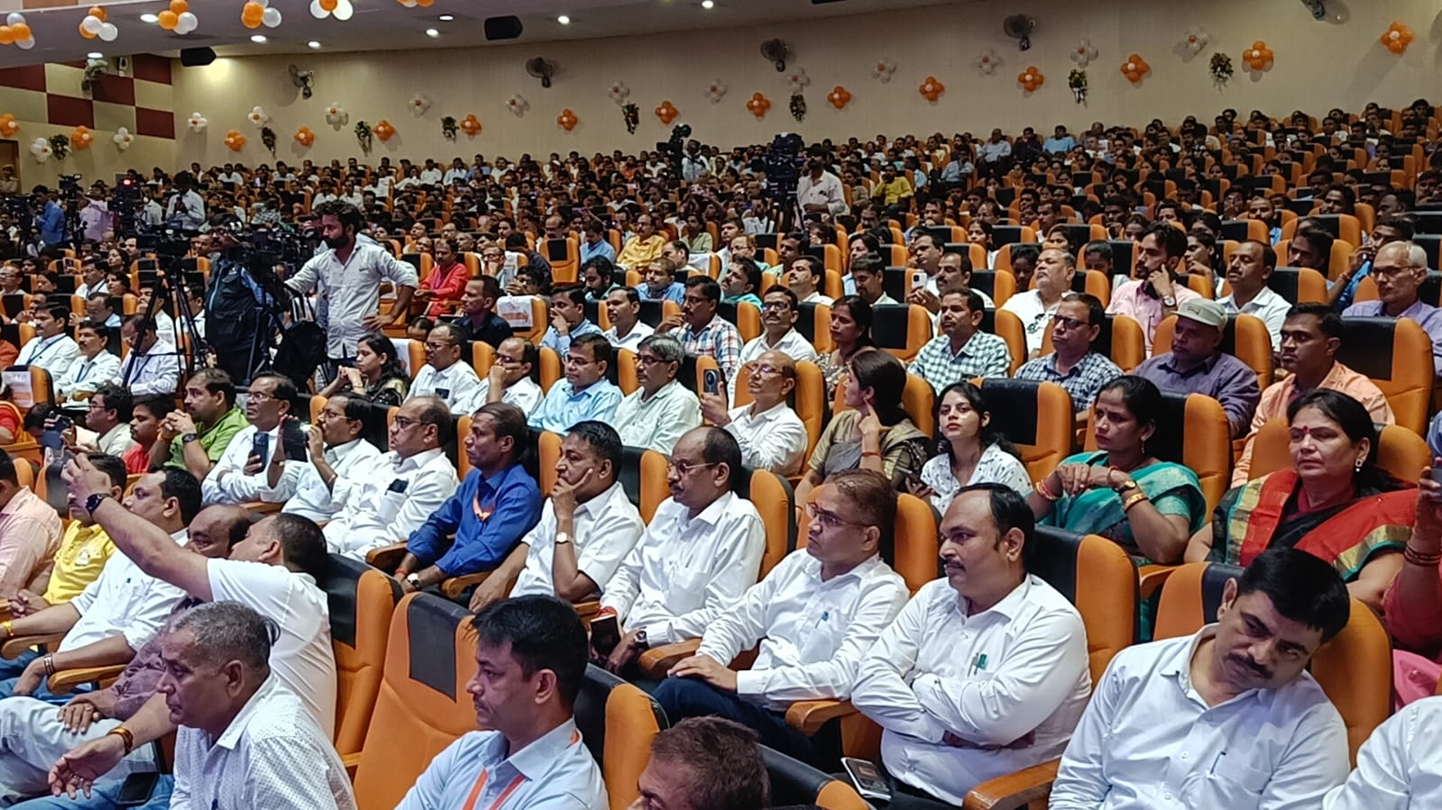 शिक्षक दिवस पर राज्य अध्यापक पुरस्कार वितरण समारोह में बोले मुख्यमंत्री योगी आदित्यनाथ* शिक्षक दिवस पर राज्य अध्यापक पुरस्कार वितरण समारोह में बोले मुख्यमंत्री योगी आदित्यनाथ*