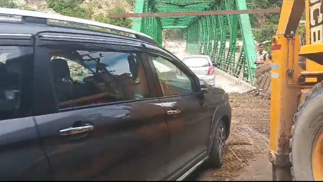 केदारनाथ यात्रा मार्ग के लिए कुंड पुल से छोटे वाहनों की आवाजाही शुरु। केदारनाथ यात्रा मार्ग के लिए कुंड पुल से छोटे वाहनों की आवाजाही शुरु।