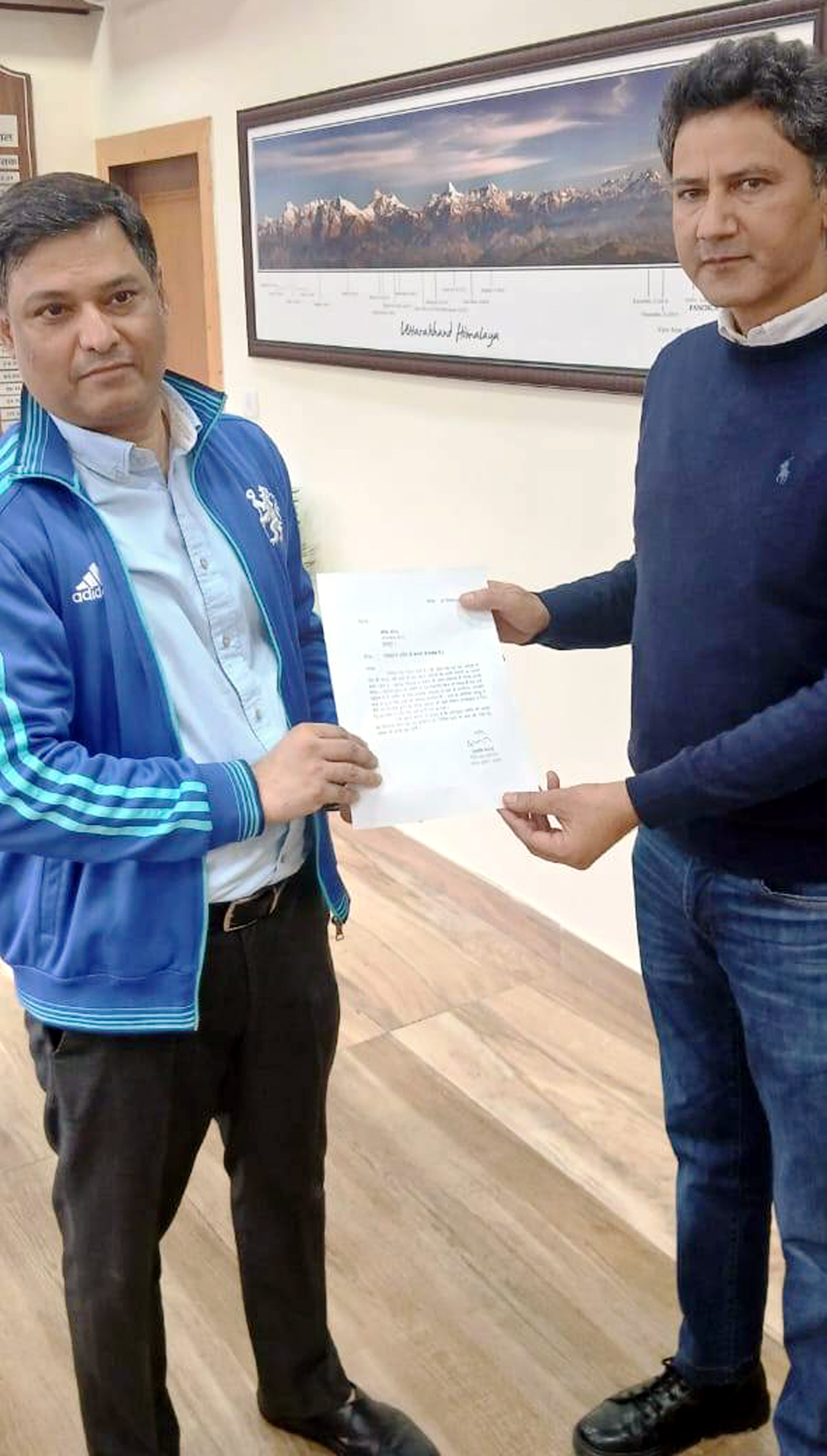 पर्यटन सचिव सचिन कुर्वे को ज्ञापन सोंपते भाजपा व्यापारी प्रकोष्ठ के जिला सहसंयोजक आशीष बजाज। पर्यटन सचिव सचिन कुर्वे को ज्ञापन सोंपते भाजपा व्यापारी प्रकोष्ठ के जिला सहसंयोजक आशीष बजाज।