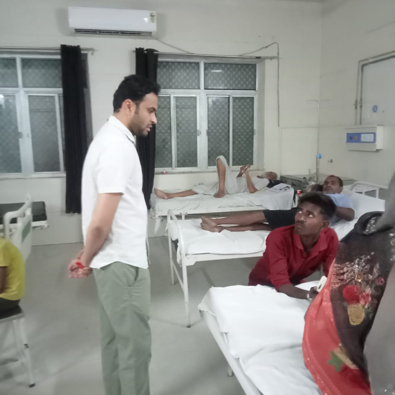 KMC का निरीक्षण करते डीएम मधुसूदन हुल्गी KMC का निरीक्षण करते डीएम मधुसूदन हुल्गी
