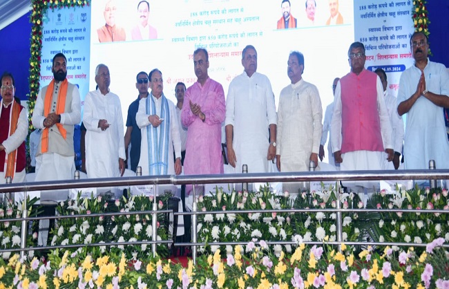 केंद्रीय स्वास्थ्य मंत्री जेपी नड्डा , सीएम नीतीश, मंत्रीगण के साथ आंखों के अस्पताल के उद्धघाटन मौके पर केंद्रीय स्वास्थ्य मंत्री जेपी नड्डा , सीएम नीतीश, मंत्रीगण के साथ आंखों के अस्पताल के उद्धघाटन मौके पर