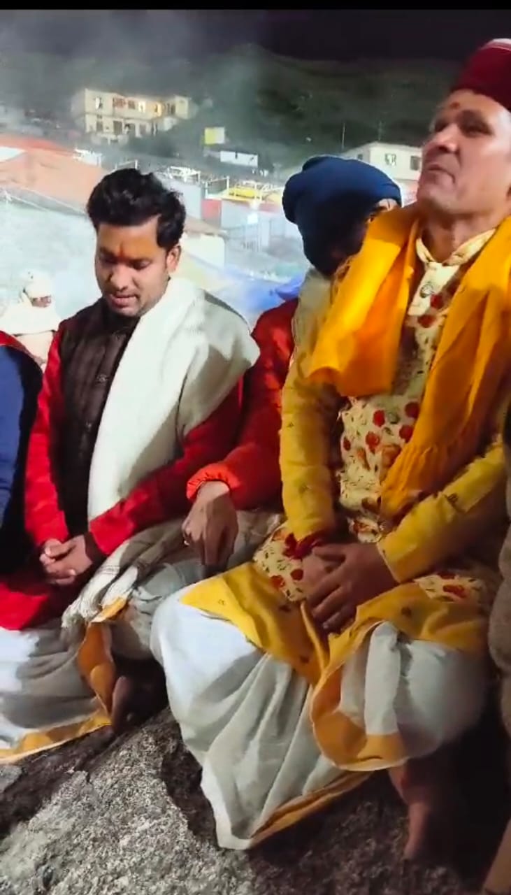 बदरीनाथ में वराह शीला पूजा कार्यक्रम। बदरीनाथ में वराह शीला पूजा कार्यक्रम।