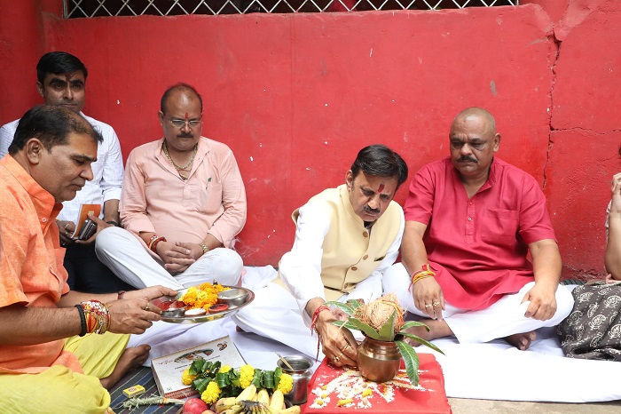 उप मुख्यमंत्री शुक्ल ने रीवा के मनकामेश्वर शिव मंदिर जीर्णोद्धार कार्य का किया भूमिपूजन उप मुख्यमंत्री शुक्ल ने रीवा के मनकामेश्वर शिव मंदिर जीर्णोद्धार कार्य का किया भूमिपूजन