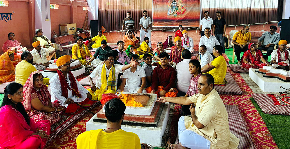 विश्व कल्याणार्थ व राज्य में सुख शांति, समृद्धि के लिए श्री आदि गणेश मंदिर में दो दिवसीय पंच कुंडीय महायज्ञ हुआ शुरू विश्व कल्याणार्थ व राज्य में सुख शांति, समृद्धि के लिए श्री आदि गणेश मंदिर में दो दिवसीय पंच कुंडीय महायज्ञ हुआ शुरू