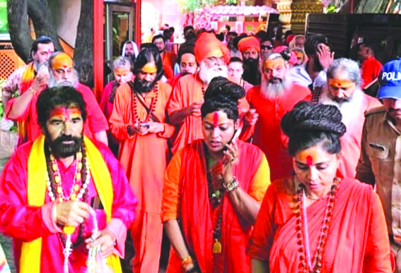 श्रद्धांजलि के दौरान श्रद्धांजलि के दौरान