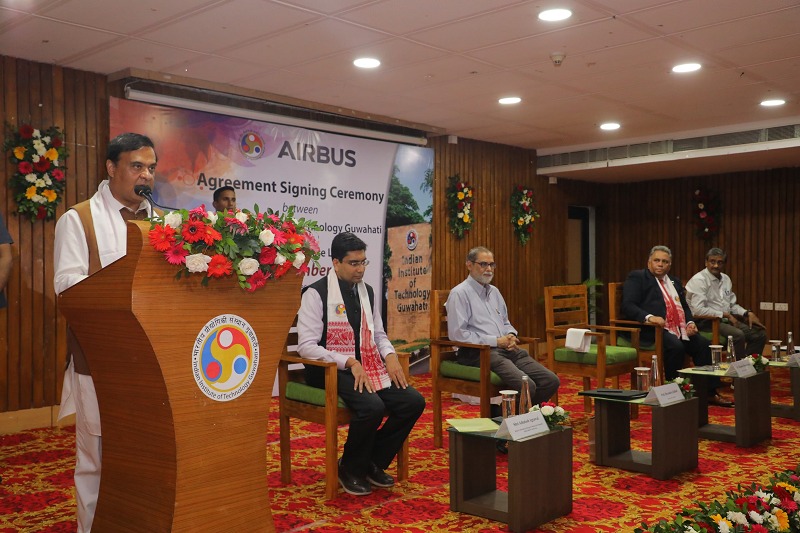 आईआईटी गुवाहाटी में एक कार्यक्रम को शुक्रवार को संबोधित करते हुए मुख्यमंत्री डॉ हिमंत बिस्व सरमा। आईआईटी गुवाहाटी में एक कार्यक्रम को शुक्रवार को संबोधित करते हुए मुख्यमंत्री डॉ हिमंत बिस्व सरमा।