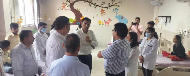The District Magistrate inspected the arrangements of the District Hospital The District Magistrate inspected the arrangements of the District Hospital