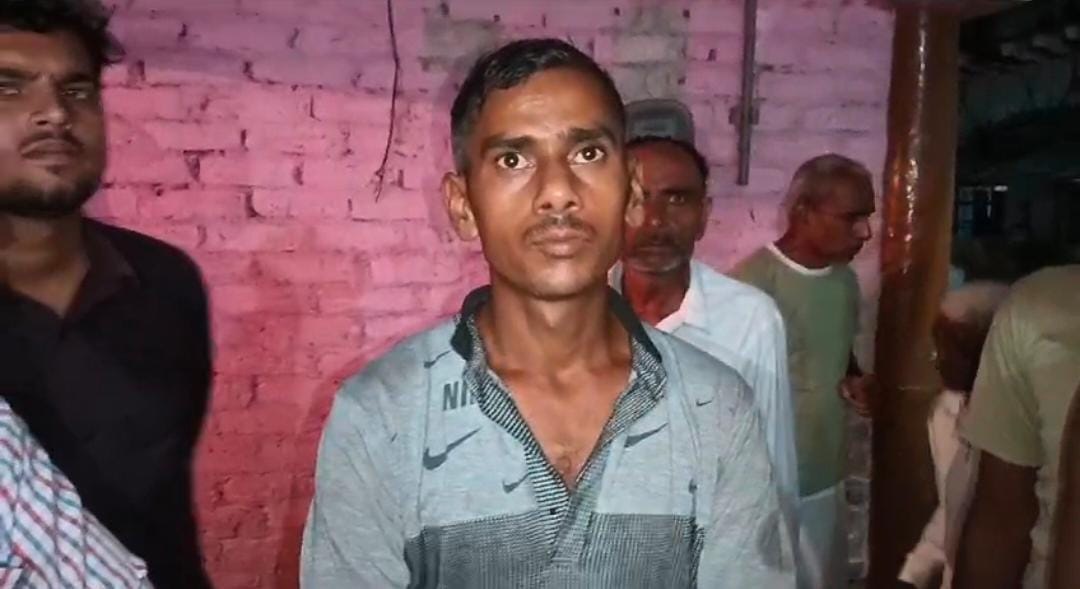 जानकारी देता परिवारीजन जानकारी देता परिवारीजन