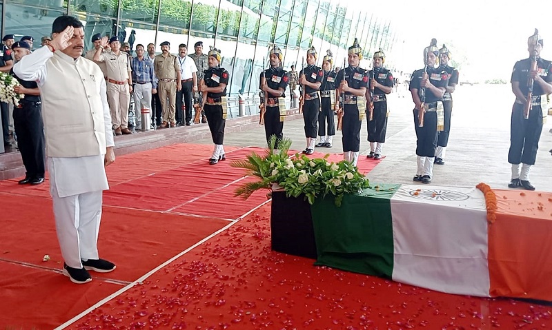 मप्रः कटनी के बलिदानी प्रदीप पटेल का गृह ग्राम में राजकीय सम्मान के साथ हुआ अंतिम संस्कार मप्रः कटनी के बलिदानी प्रदीप पटेल का गृह ग्राम में राजकीय सम्मान के साथ हुआ अंतिम संस्कार