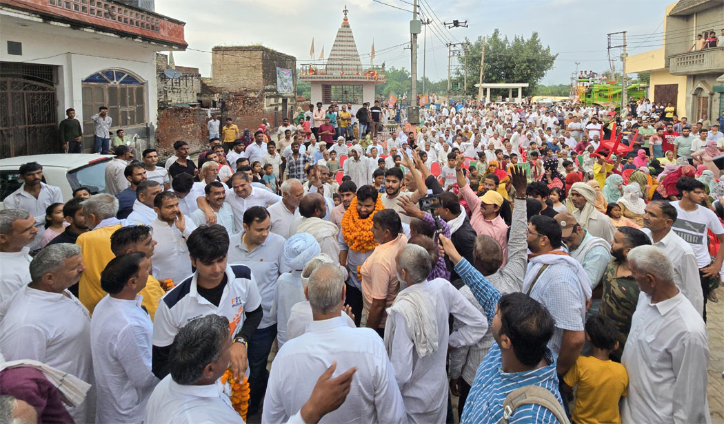7 Snp- 5, 5A सोनीपत: भाजपा युवा नेता देवेंद्र कादियान लोगों को अभिवादन स्वीकार करते हुए। 7 Snp- 5, 5A सोनीपत: भाजपा युवा नेता देवेंद्र कादियान लोगों को अभिवादन स्वीकार करते हुए।
