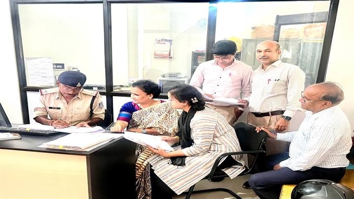 जबलपुरः खाद विक्रय में अनियमितता पर समिति प्रबंधक एवं उर्वरक प्रभारियों के विरुद्ध एफआईआर दर्ज जबलपुरः खाद विक्रय में अनियमितता पर समिति प्रबंधक एवं उर्वरक प्रभारियों के विरुद्ध एफआईआर दर्ज