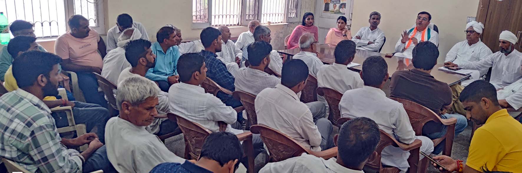बैठक को संबोधित करते कांग्रेस नेता बसंत अहलावत। बैठक को संबोधित करते कांग्रेस नेता बसंत अहलावत।
