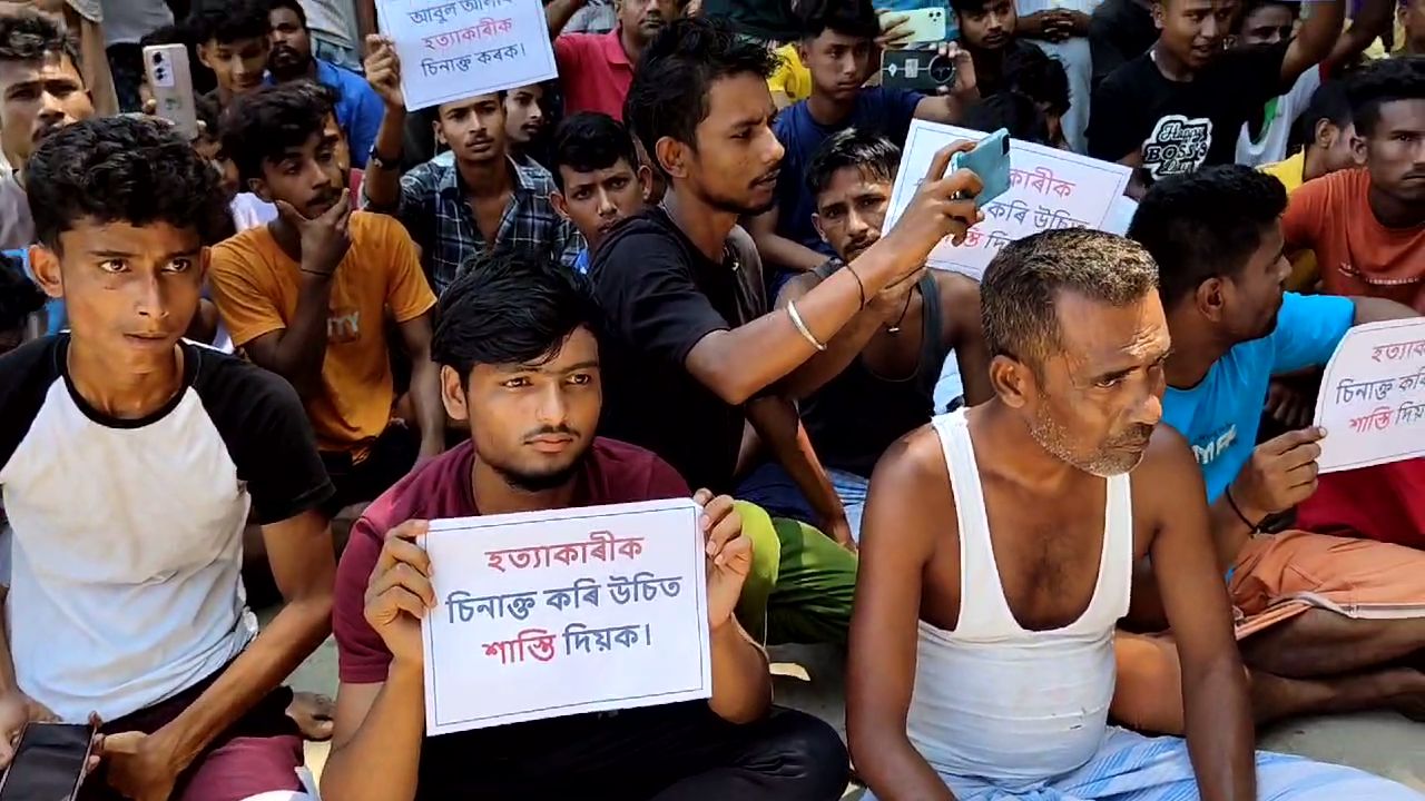 हत्या के खिलाफ ग्रामीणों ने किया विरोध प्रदर्शन 
