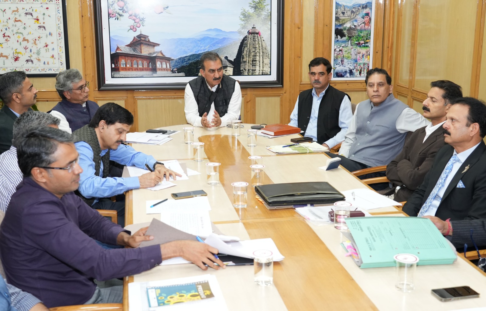 मुख्यमंत्री बैठक की अध्यक्षता करते हुए मुख्यमंत्री बैठक की अध्यक्षता करते हुए