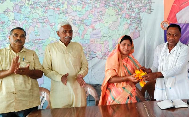 अपना दल (एस) की बैठक में छानबे विधायक रिंकी कोल, कार्यवाहक जिलाध्यक्ष इं. रामलौटन बिंद व अन्य अपना दल (एस) की बैठक में छानबे विधायक रिंकी कोल, कार्यवाहक जिलाध्यक्ष इं. रामलौटन बिंद व अन्य