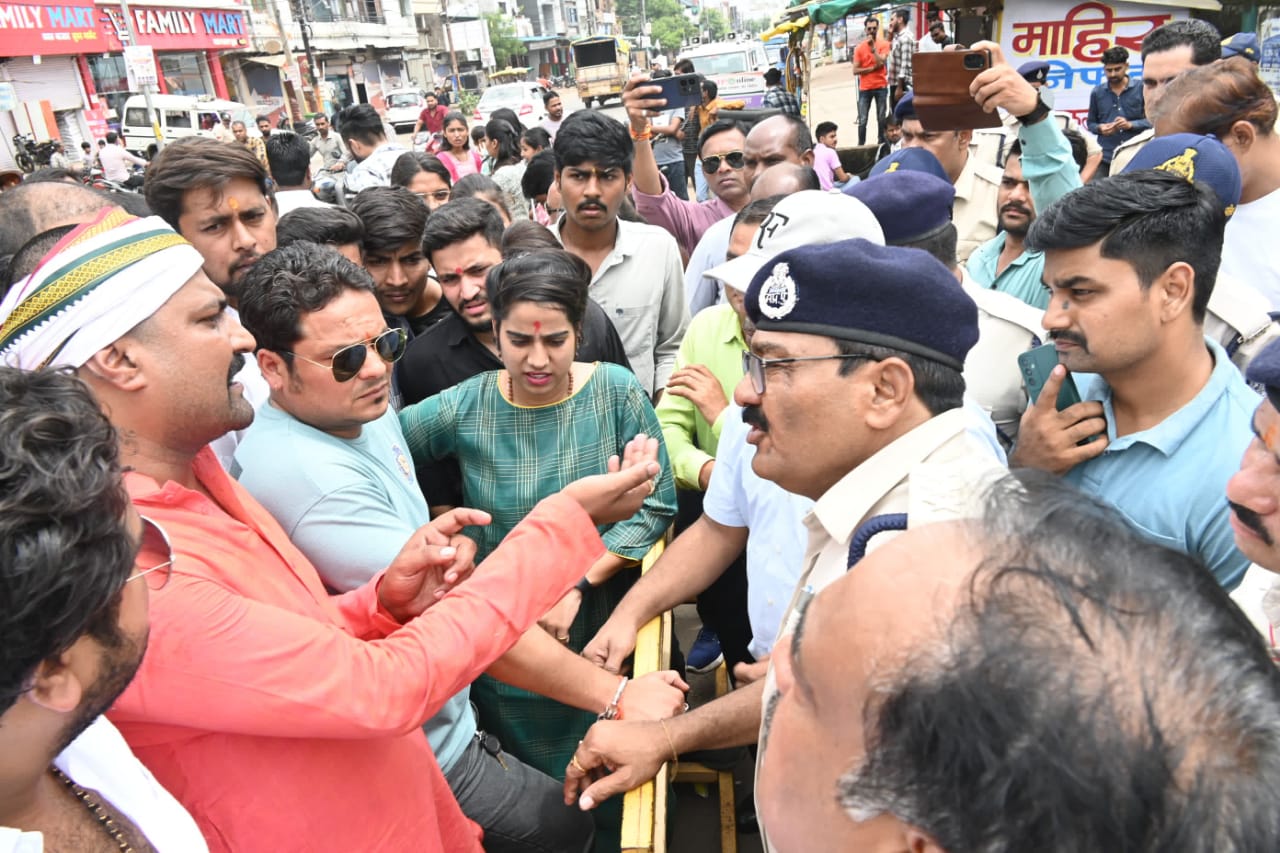 सैट मैरी कालेज में गणपति स्थापना पर विवाद सैट मैरी कालेज में गणपति स्थापना पर विवाद