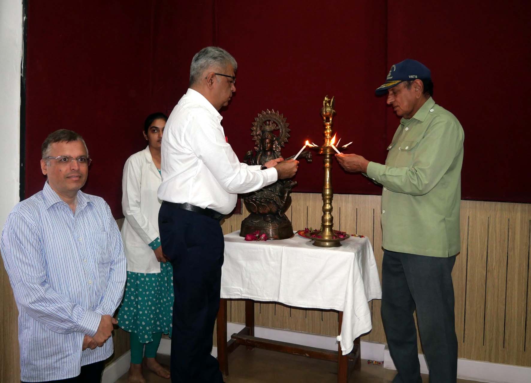कार्यक्रम का शुभारंभ करते पूर्व राज्यसभा सांसद डॉ. डीपी वत्स। कार्यक्रम का शुभारंभ करते पूर्व राज्यसभा सांसद डॉ. डीपी वत्स।