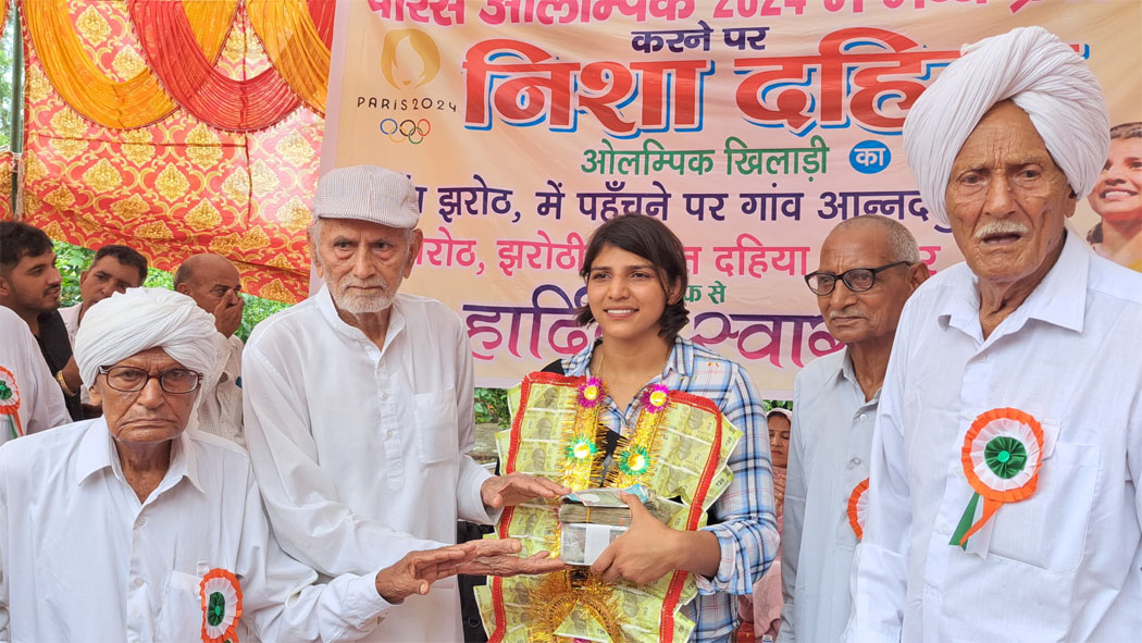 8 Snp- 5 सोनीपत: पहलवान निशा दहिया का स्वागत करते ग्रामीण 8 Snp- 5 सोनीपत: पहलवान निशा दहिया का स्वागत करते ग्रामीण