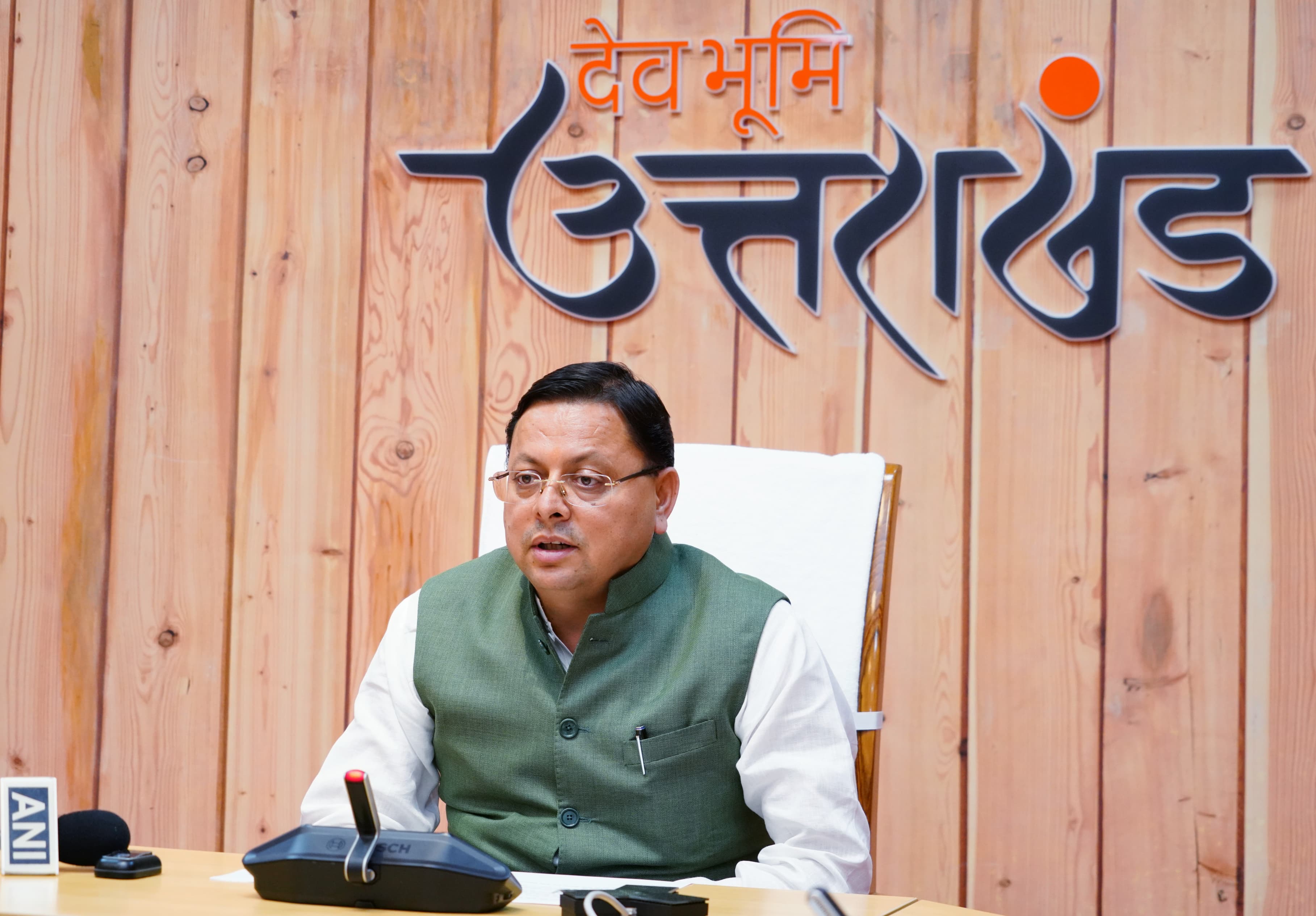 मुख्यमंत्री पुष्कर सिंह धामी हिलजात्रा महोत्सव को वर्चुअली सम्बोधित करते हुए। मुख्यमंत्री पुष्कर सिंह धामी हिलजात्रा महोत्सव को वर्चुअली सम्बोधित करते हुए।