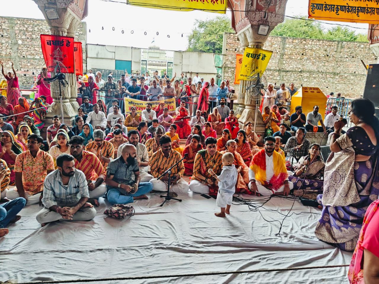 गोविंद के दरबार में गूंजी राधा रानी की बधाइयां