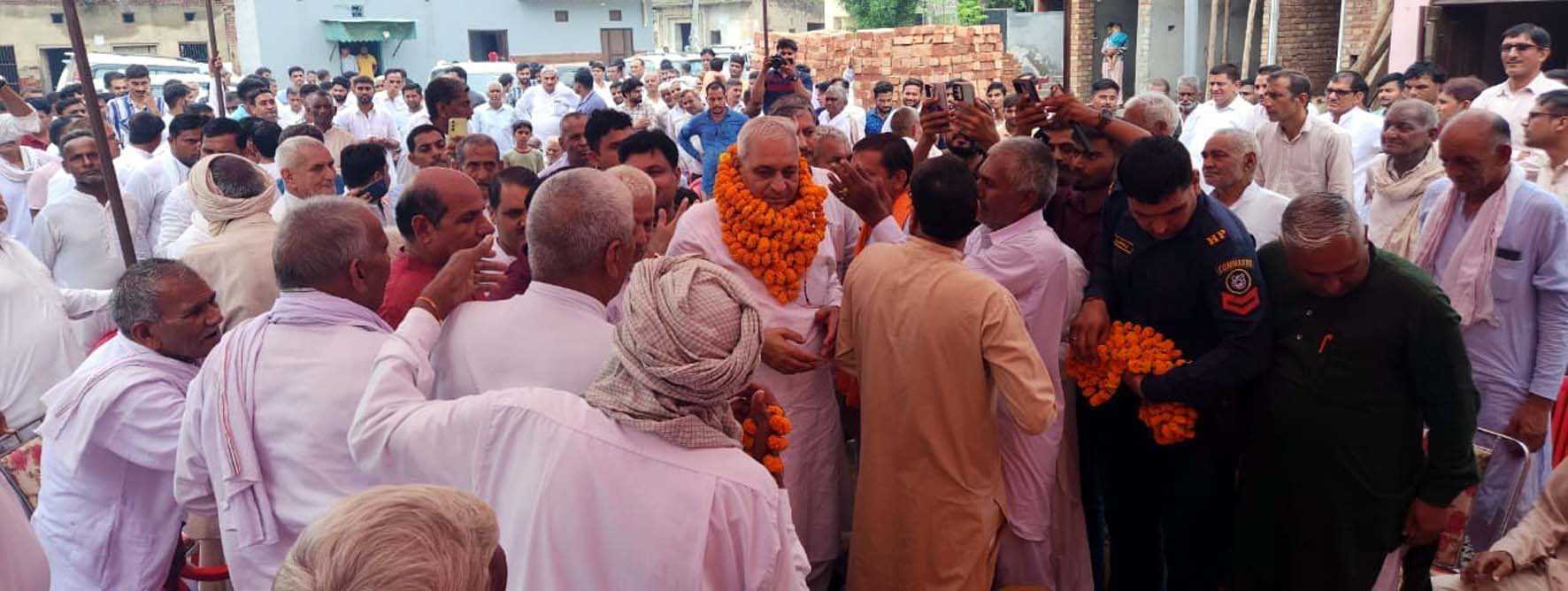 बरवाला हलके के गांवों में आयोजित जनसभाओं को सम्बोधित करते भाजपा उम्मीदवार रणबीर गंगवा। बरवाला हलके के गांवों में आयोजित जनसभाओं को सम्बोधित करते भाजपा उम्मीदवार रणबीर गंगवा।