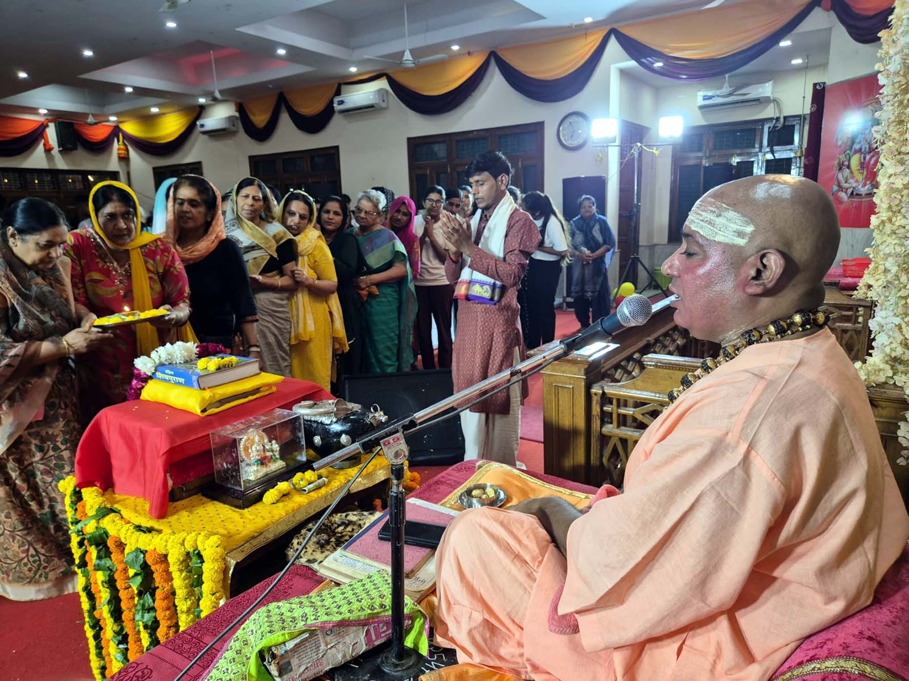 मॉडल टाऊन स्थित मां आश्रम में प्रवचन करते श्री श्री 1008 महामंडलेश्वर स्वामी यमुनापुरी जी महाराज। मॉडल टाऊन स्थित मां आश्रम में प्रवचन करते श्री श्री 1008 महामंडलेश्वर स्वामी यमुनापुरी जी महाराज।