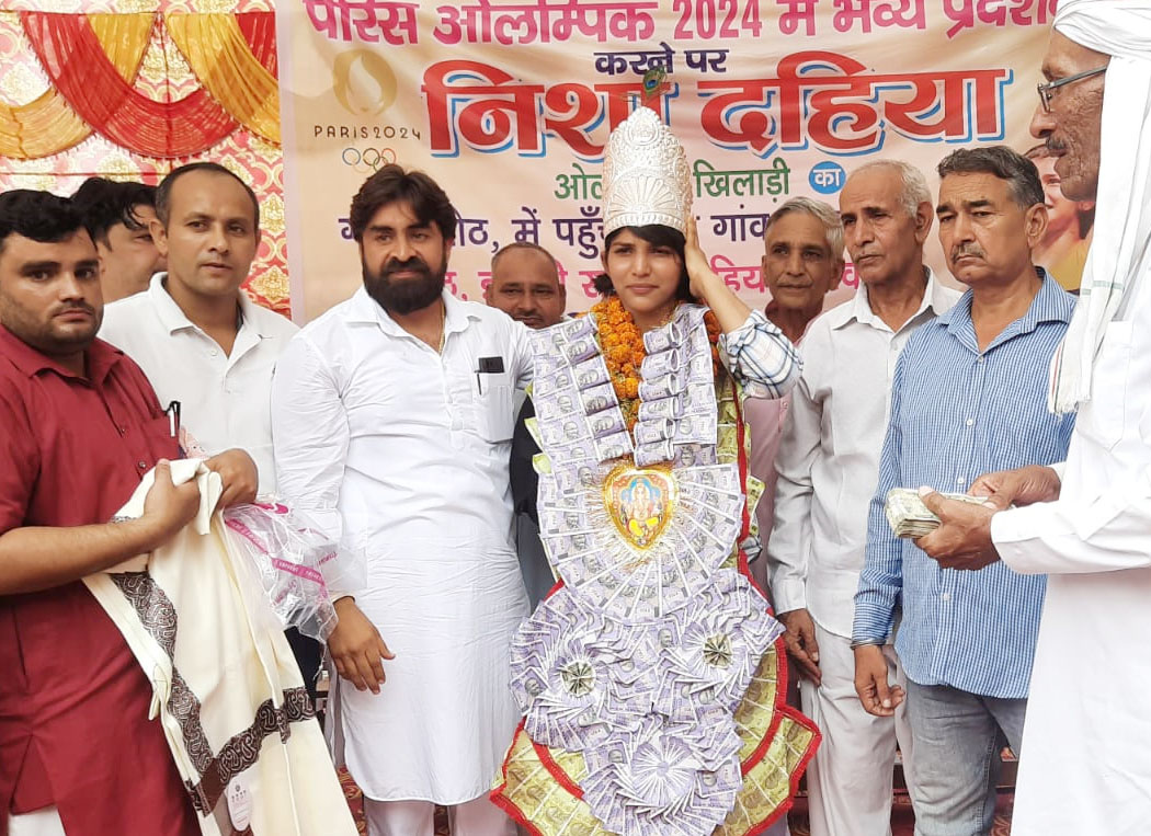 8 Snp- 5 सोनीपत: पहलवान निशा दहिया का स्वागत करते ग्रामीण 8 Snp- 5 सोनीपत: पहलवान निशा दहिया का स्वागत करते ग्रामीण