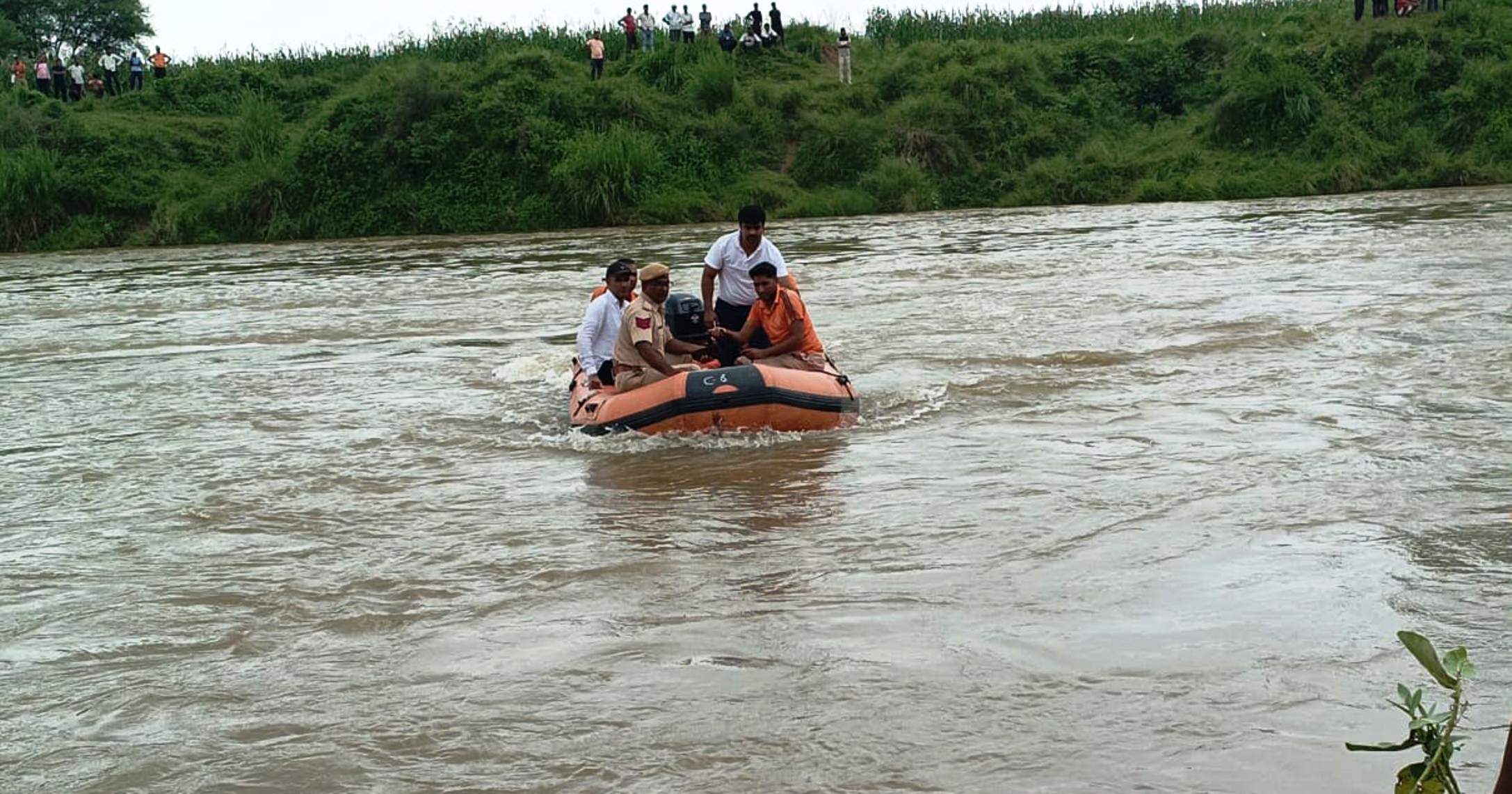 डीम ने खुद संभाली रेसक्यू आपरेशन की कमान.... डीम ने खुद संभाली रेसक्यू आपरेशन की कमान....