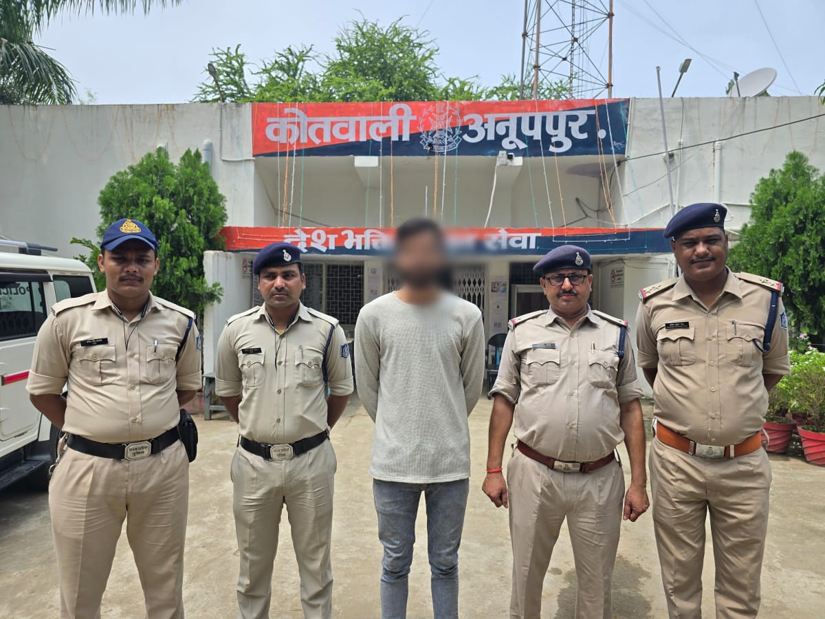 जिला बदर का गिरफ्तार आरोपी जिला बदर का गिरफ्तार आरोपी