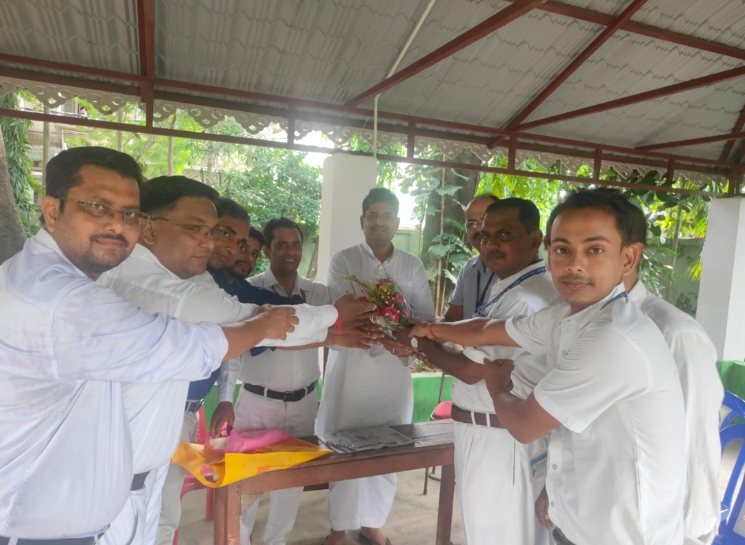 कटिहार रेलवे मंडल के स्टेशन मास्टरों ने किशनगंज सांसद को सौंपा ज्ञापन कटिहार रेलवे मंडल के स्टेशन मास्टरों ने किशनगंज सांसद को सौंपा ज्ञापन