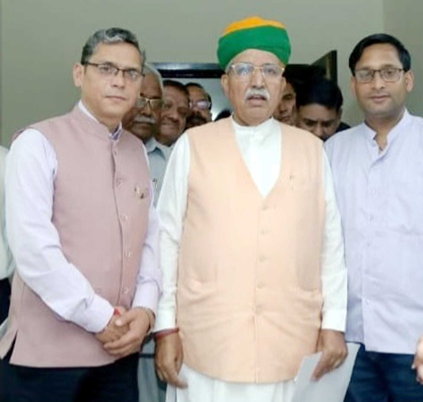 केंद्रीय कानून कानून एवं विधि मंत्री से मिलते हाईकोर्ट बार एसोसिएशन के अध्यक्ष एवं महासचिव। केंद्रीय कानून कानून एवं विधि मंत्री से मिलते हाईकोर्ट बार एसोसिएशन के अध्यक्ष एवं महासचिव।