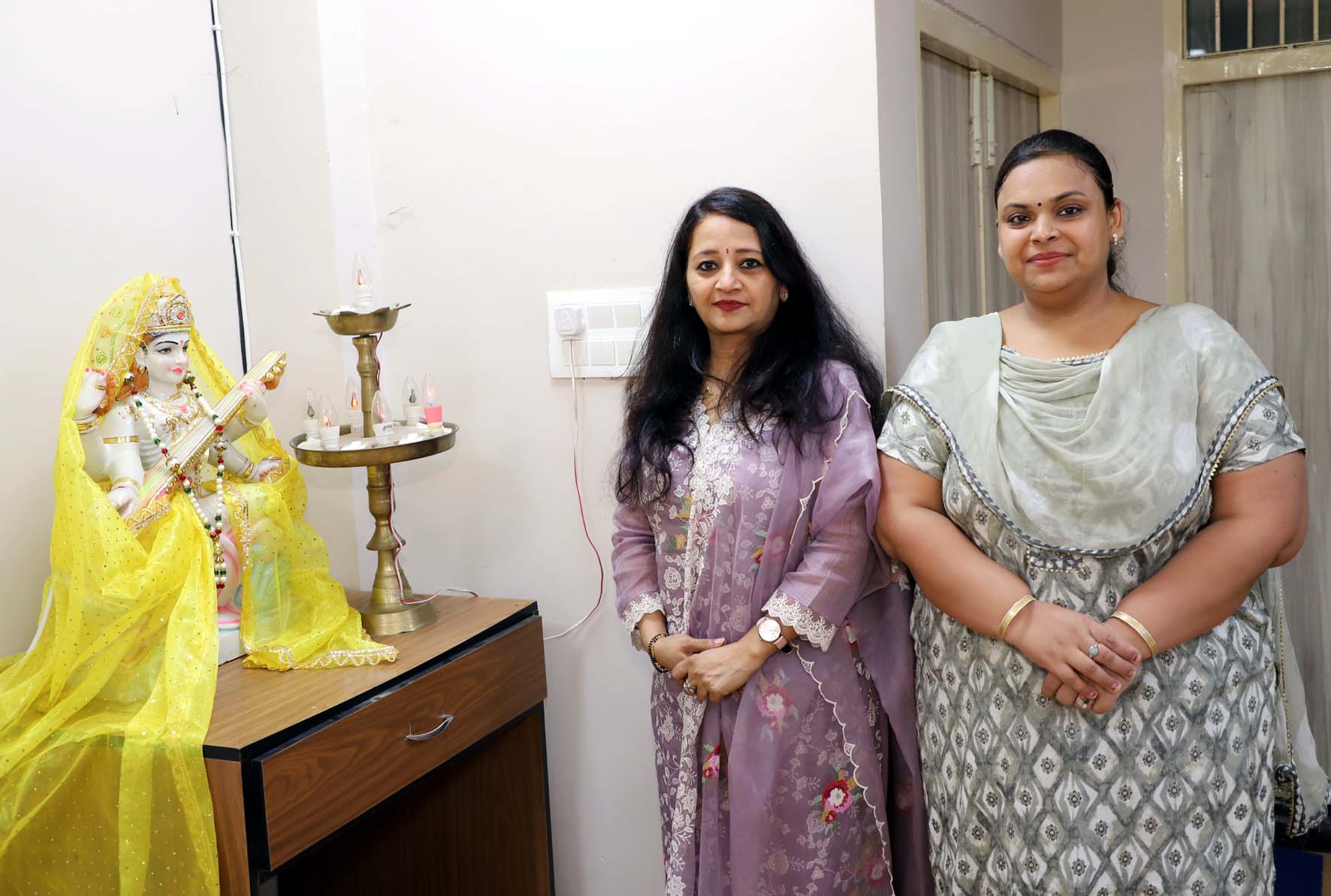 कार्यक्रम का उद्घाटन करती मुख्यातिथि डा. प्रज्ञा कौशिक व डॉ. अंजू गुप्ता। कार्यक्रम का उद्घाटन करती मुख्यातिथि डा. प्रज्ञा कौशिक व डॉ. अंजू गुप्ता।