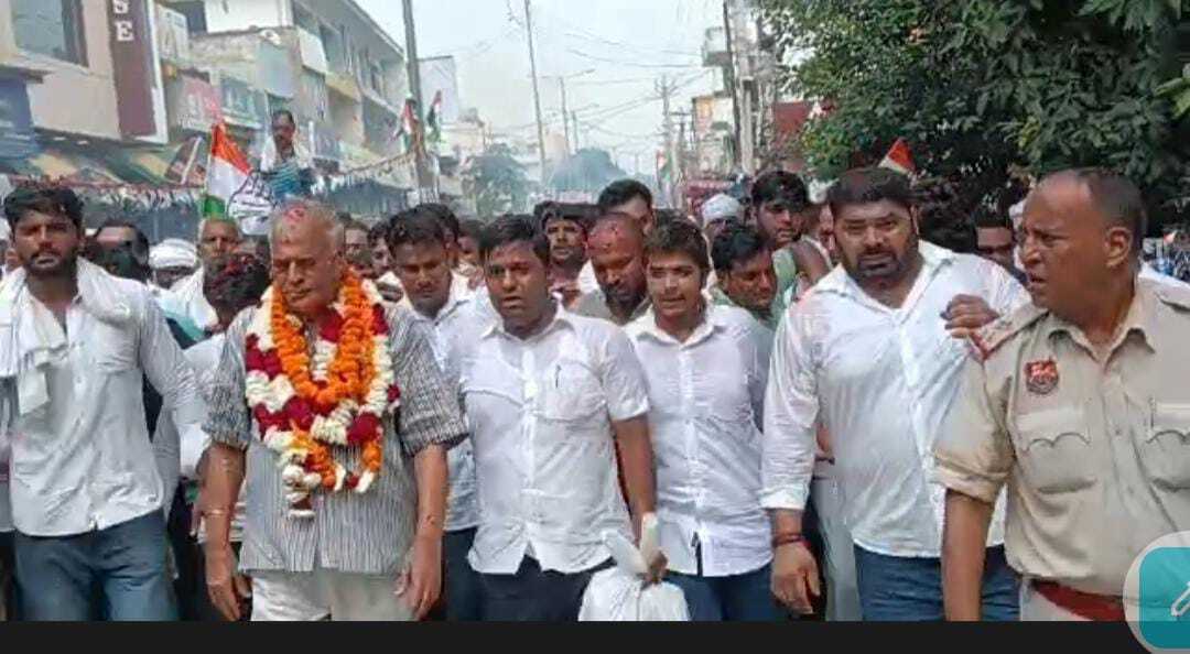 पूर्व मंत्री व पांच वार विधायक रहे करण सिंह दलाल कड़ा मुकाबला देख रथ पर सवार न होकर पैदल किया नामांकन पूर्व मंत्री व पांच वार विधायक रहे करण सिंह दलाल कड़ा मुकाबला देख रथ पर सवार न होकर पैदल किया नामांकन