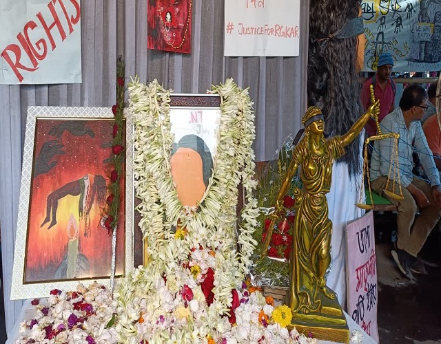 आरजी कर मामले में मुख्यमंत्री के इस बयान के बाद राजनीतिक हलकों में आलोचना आरजी कर मामले में मुख्यमंत्री के इस बयान के बाद राजनीतिक हलकों में आलोचना