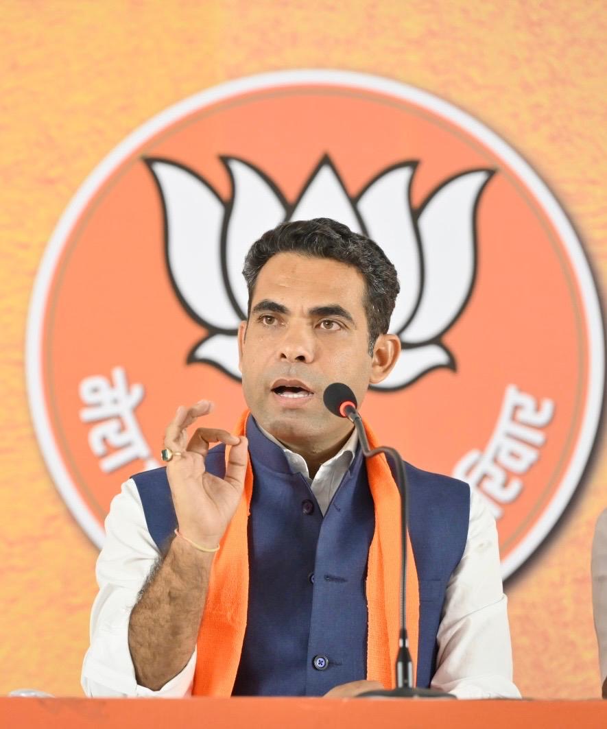 चुनावी मंशा से बनाए गए जिलों की जनता ने कांग्रेस को हराया, अब बयानबाजी समझ से परेः लक्ष्मीकांत भारद्वाज चुनावी मंशा से बनाए गए जिलों की जनता ने कांग्रेस को हराया, अब बयानबाजी समझ से परेः लक्ष्मीकांत भारद्वाज
