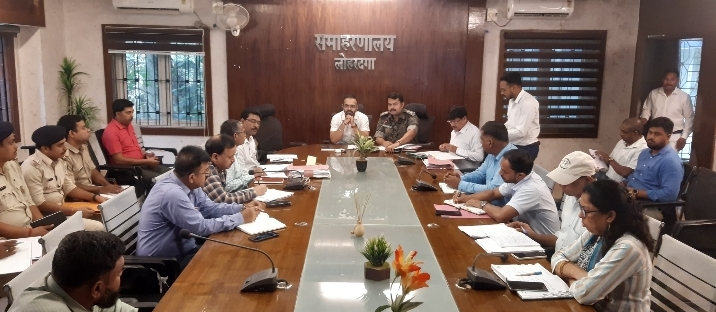फोटो. बैठक में मौजूद अधिकारी फोटो. बैठक में मौजूद अधिकारी