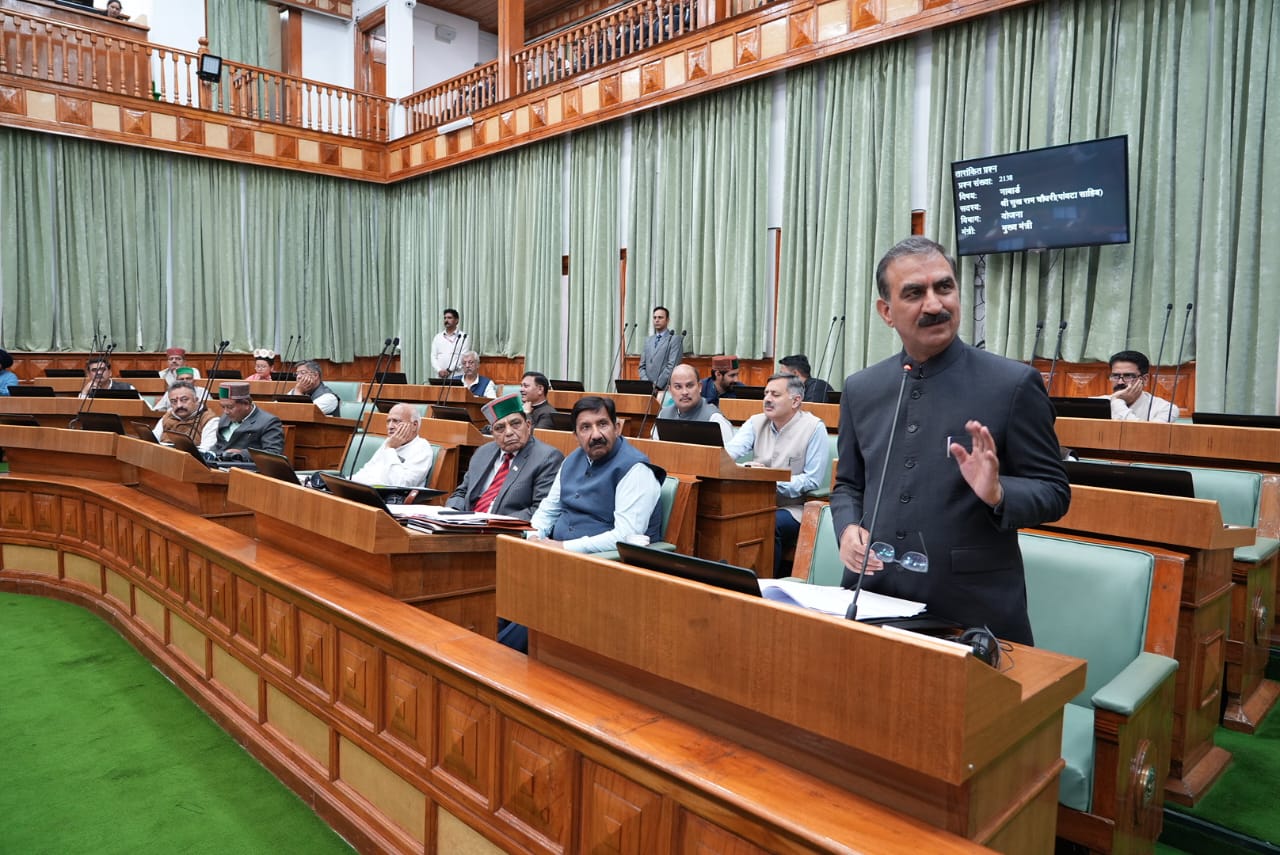 मुख्यमंत्री सुक्खू सदन में सम्बोधित करते हुए मुख्यमंत्री सुक्खू सदन में सम्बोधित करते हुए