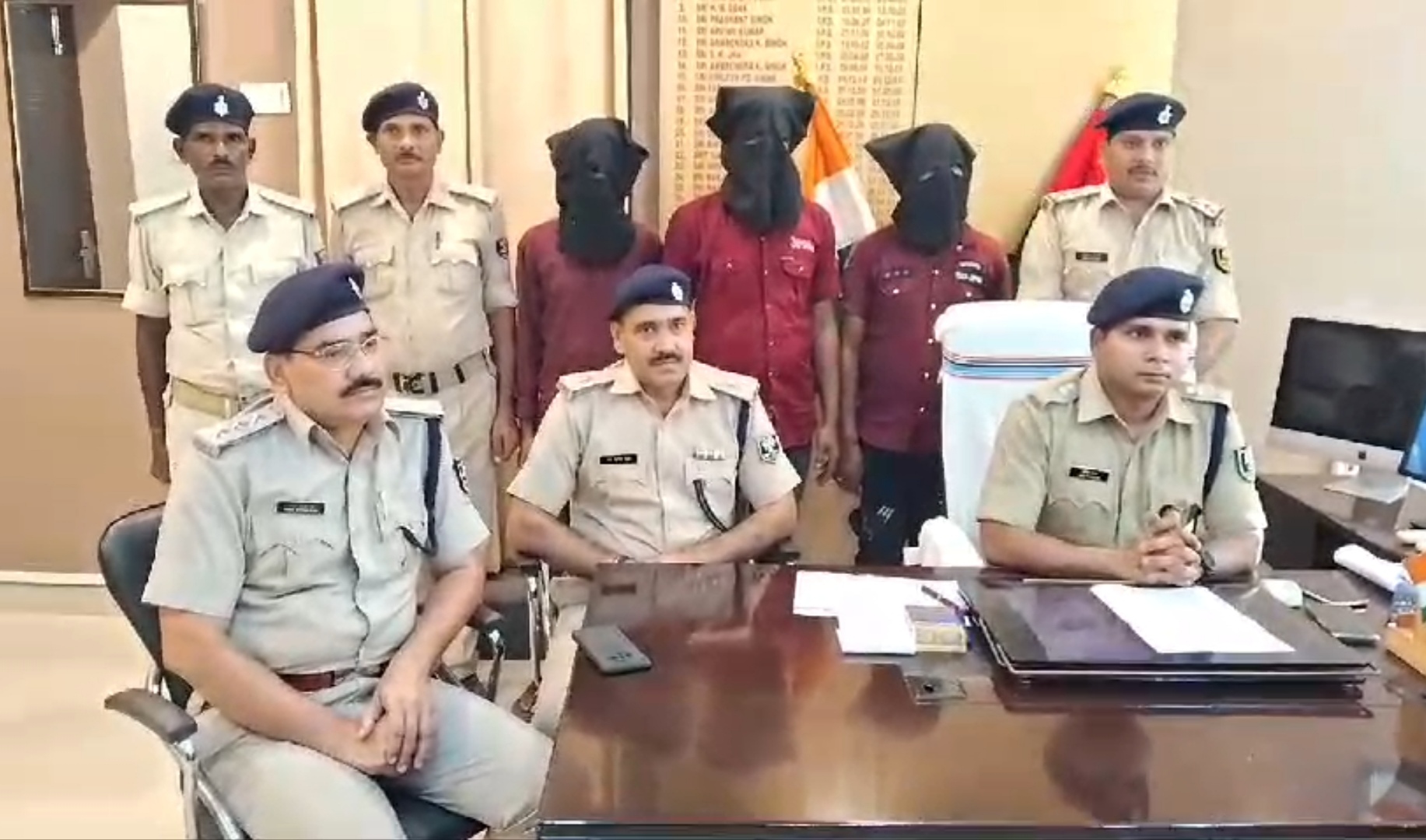 अररिया फोटो:एसपी कार्यालय में आयोजित प्रेस कांफ्रेंस अररिया फोटो:एसपी कार्यालय में आयोजित प्रेस कांफ्रेंस