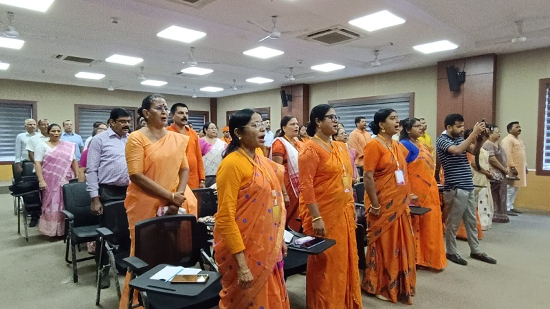 गुवाहाटीः प्रदेश भाजपा मुख्यालय में आयोजित सदस्यता अभियान बैठक में हिस्सा लेतीं भाजपा महिला शाखा की नेत्री गुवाहाटीः प्रदेश भाजपा मुख्यालय में आयोजित सदस्यता अभियान बैठक में हिस्सा लेतीं भाजपा महिला शाखा की नेत्री