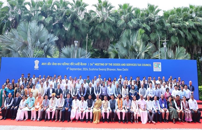प्रेस को संबोधित करते हुए वित्त मंत्री निर्मला सीतामरण प्रेस को संबोधित करते हुए वित्त मंत्री निर्मला सीतामरण