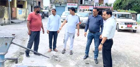 लालकुआं डायरिया प्रभावित इलाके का एसडीएम तुषार सैनी ने किया निरीक्षण, लालकुआं डायरिया प्रभावित इलाके का एसडीएम तुषार सैनी ने किया निरीक्षण,