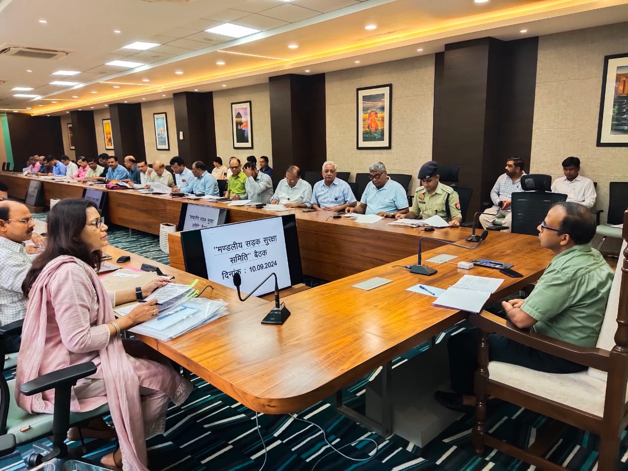 गलत दिशा में वाहन चलाने वाले आराजक तत्वों पर दर्ज कराएं एफआईआर : मंडलायुक्त गलत दिशा में वाहन चलाने वाले आराजक तत्वों पर दर्ज कराएं एफआईआर : मंडलायुक्त